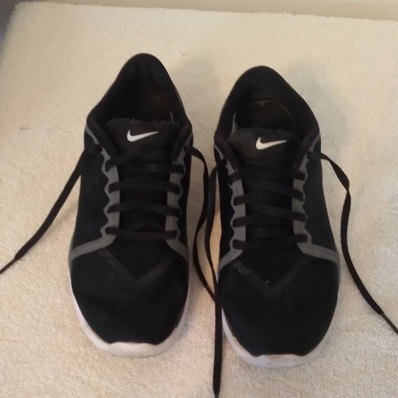 NIKE WOMEN BLACK AND WHITE VERY GOOD CONDITION SIZE 7 - Picture 2 of 2